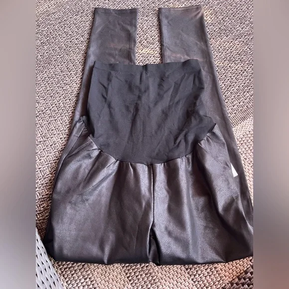 NWT Black faux leather stretch Maternity Leggings - Picture 1 of 4